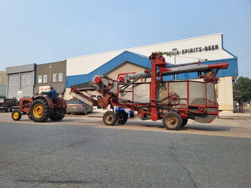 Tractor & Threshing Machine